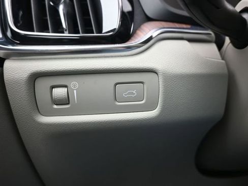 Used 2020 Volvo S60 T5 Momentum FWD image 23
