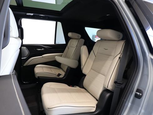 Used 2023 Cadillac Escalade Sport w/ LPO, ONYX Package AWD/4WD image 21