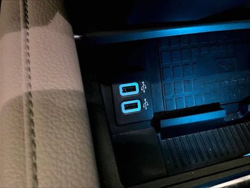 Used 2019 Ford Expedition XLT w/ Equipment Group 202A AWD/4WD image 32