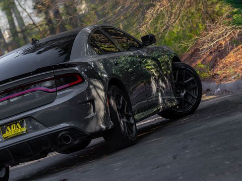 Used 2017 Dodge Charger R/T image 39