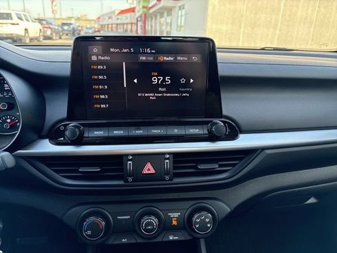 Used 2023 Kia Forte LXS w/ LXS Technology Package image 13