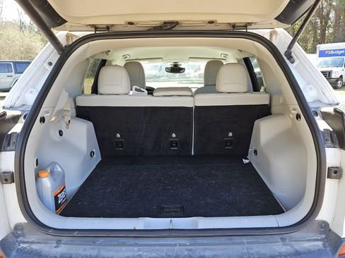 Used 2019 Jeep Cherokee Limited image 6