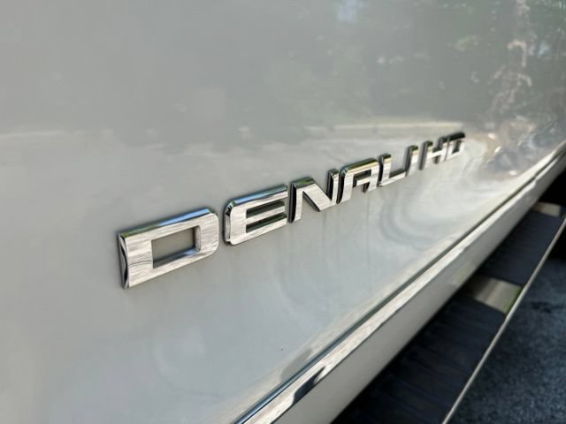 Used 2016 GMC Sierra 2500 Denali w/ Duramax Plus Package AWD/4WD image 10