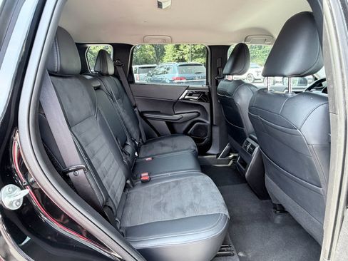 Used 2024 Mitsubishi Outlander SE FWD image 26