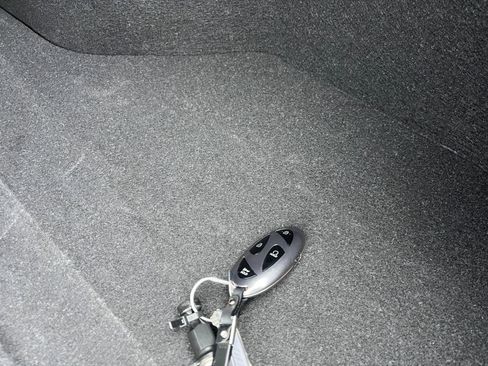 Used 2025 Hyundai Elantra Limited image 22