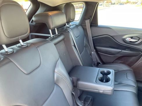 Used 2015 Jeep Cherokee Limited image 16