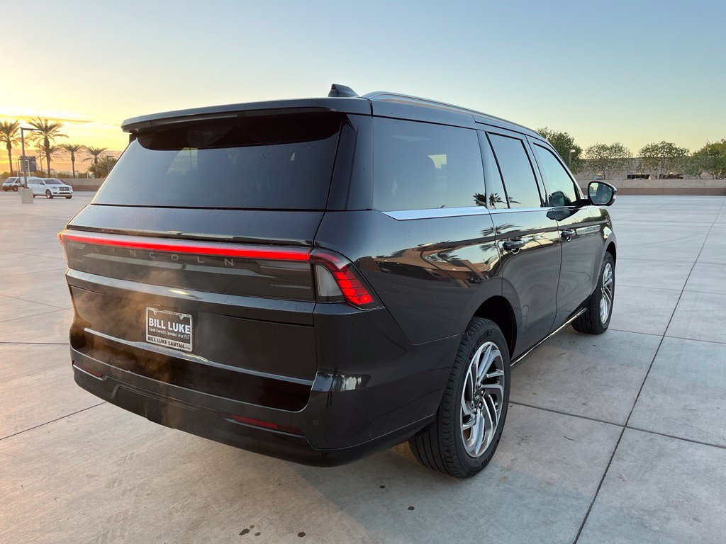 Used 2025 Lincoln Navigator Reserve AWD/4WD image 8