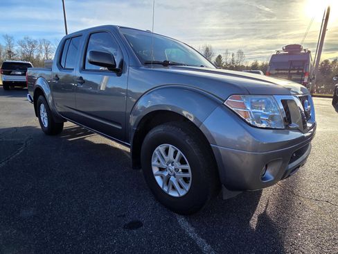 Used 2017 Nissan Frontier SV w/ SV Value Truck Package image 4
