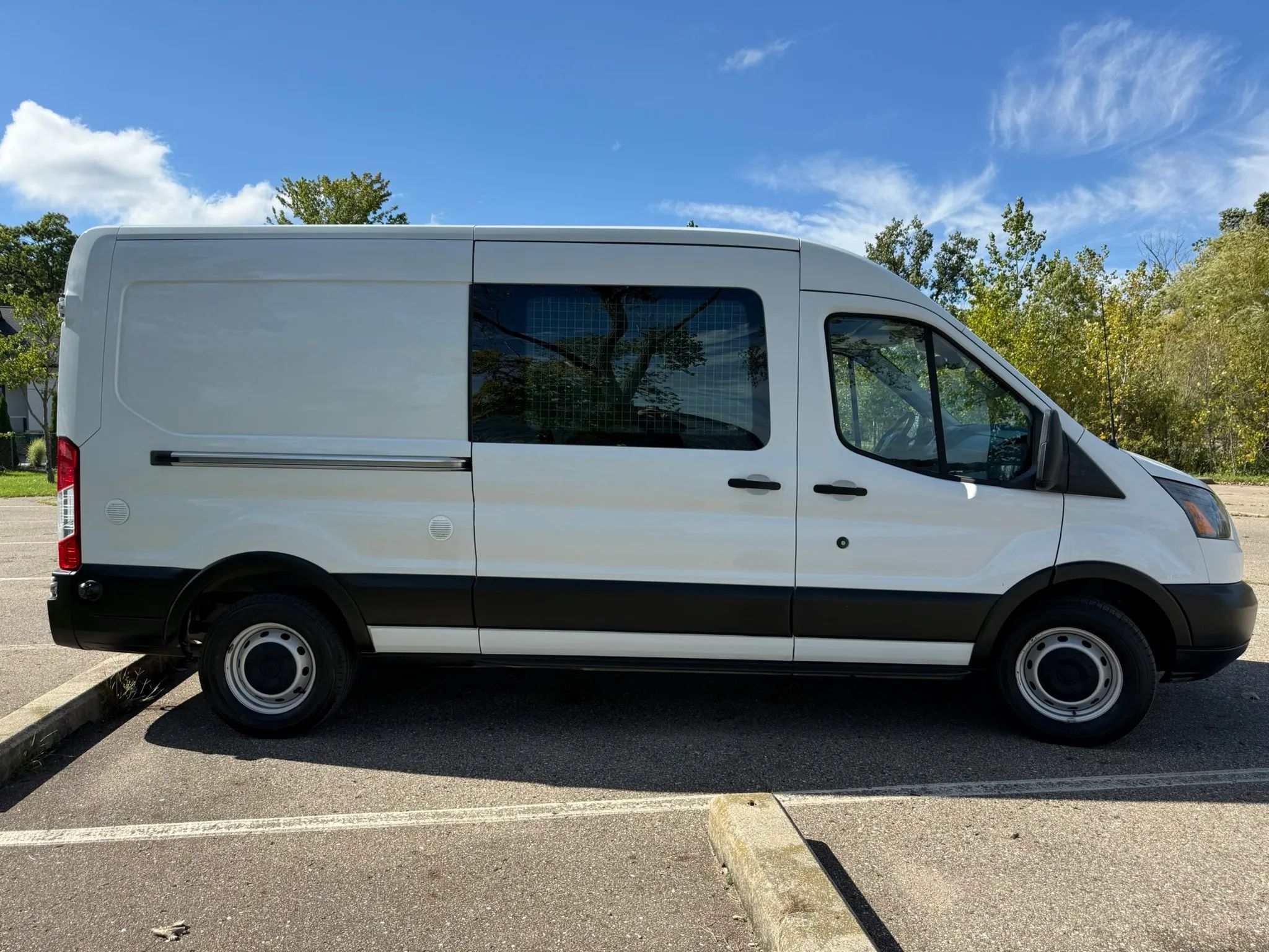 Used 2019 Ford Transit 350 148 Medium Roof RWD image 4