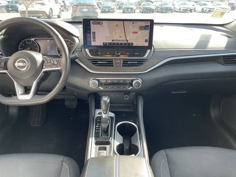 Used 2023 Nissan Altima 2.5 SV w/ SV Premium Package image 12