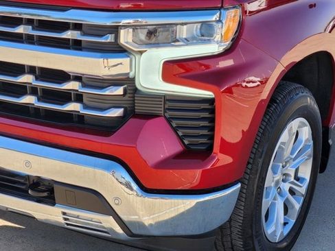 Used 2022 Chevrolet Silverado 1500 LTZ w/ Z71 Off-Road Package image 16