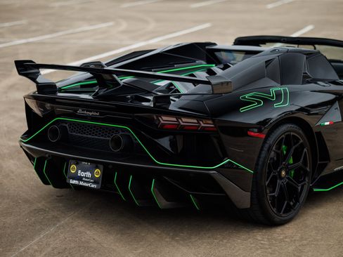 Used 2021 Lamborghini Aventador SVJ image 31