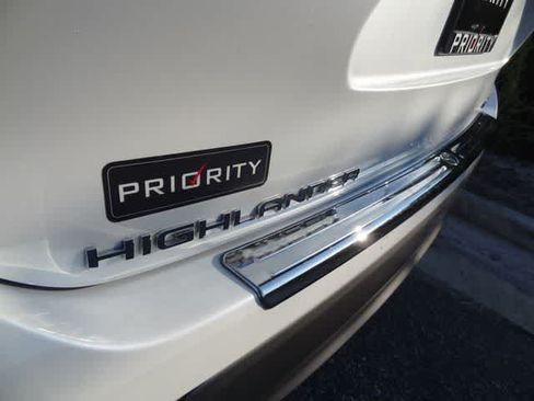 Used 2022 Toyota Highlander Platinum AWD/4WD image 7