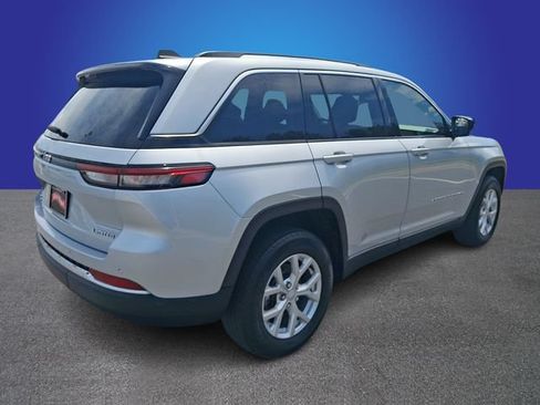 Used 2024 Jeep Grand Cherokee Limited AWD/4WD image 4