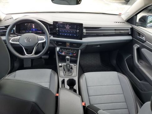Used 2025 Volkswagen Jetta SE w/ Sunroof Package FWD image 8