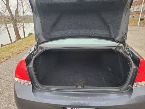Used 2010 Chevrolet Impala LT FWD image 12