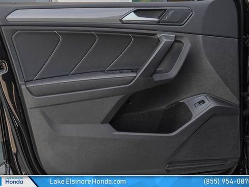 Used 2022 Volkswagen Tiguan SE w/ Panoramic Sunroof Package FWD image 13