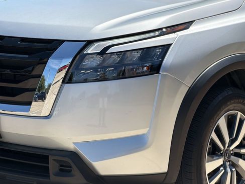 Used 2023 Nissan Pathfinder SV AWD/4WD image 11