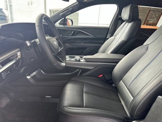 Used 2024 Cadillac Lyriq Luxury AWD/4WD image 24