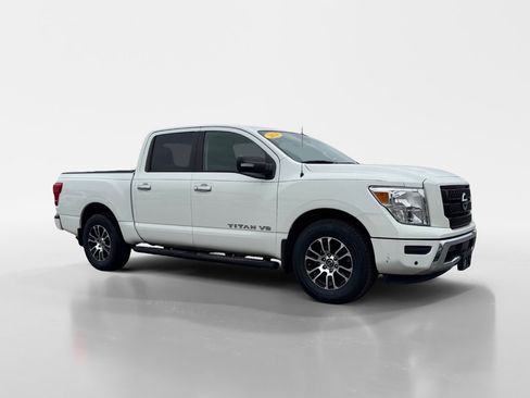Used 2020 Nissan Titan SV w/ SV Convenience Package image 8