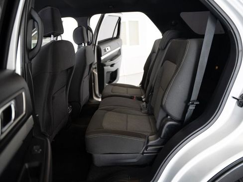 Used 2017 Ford Explorer XLT FWD image 16