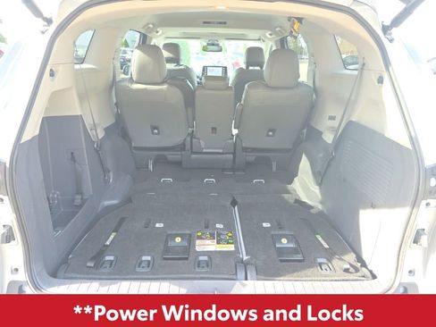 Used 2024 Toyota Sienna XLE image 17