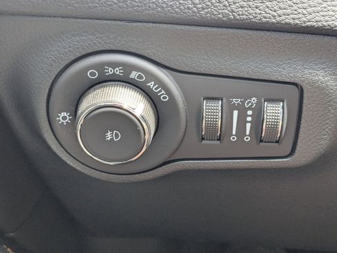 Used 2021 Jeep Compass Limited w/ Sun and Sound Group image 27