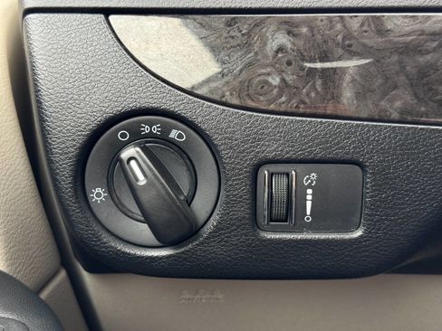 Used 2019 Dodge Grand Caravan SE w/ UConnect Hands-Free Group image 26