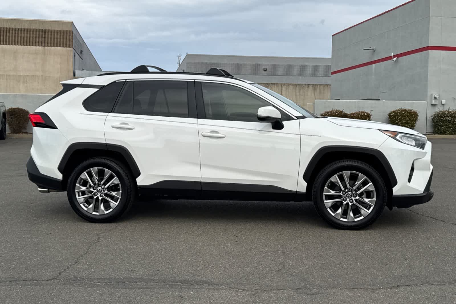 Used 2019 Toyota RAV4 XLE Premium FWD image 6