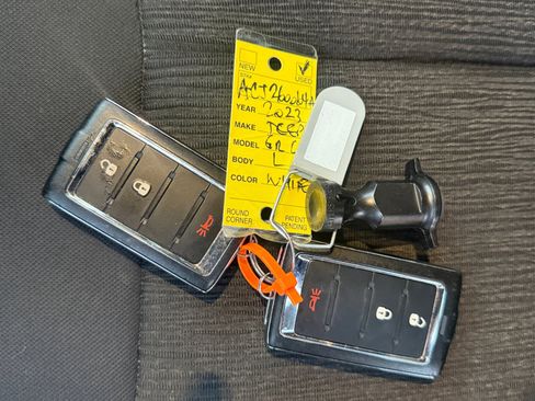 Used 2023 Jeep Grand Cherokee L Laredo image 33