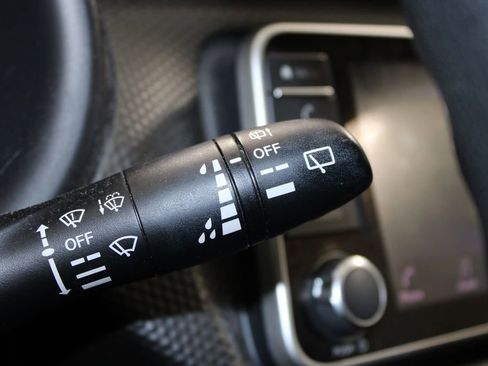 Used 2018 Nissan Kicks SV image 22