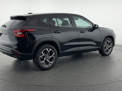 Used 2025 Chevrolet Trax LT FWD image 9