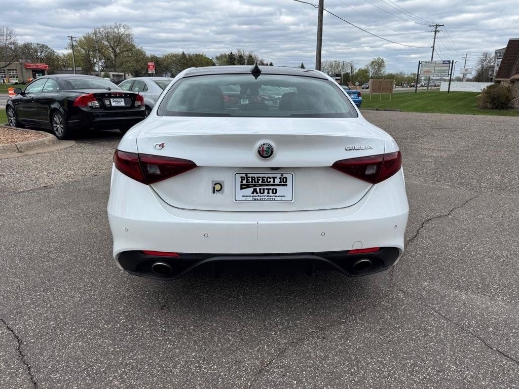 Used 2018 Alfa Romeo Giulia Ti Sport w/ Quick Order Package 22S Sport AWD/4WD image 6