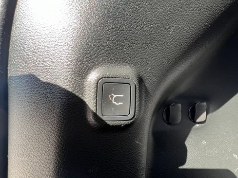 Used 2019 Jeep Cherokee Limited AWD/4WD image 13