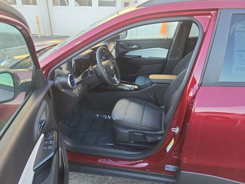 New 2025 Chevrolet Trax LT w/ Driver Confidence Package image 10