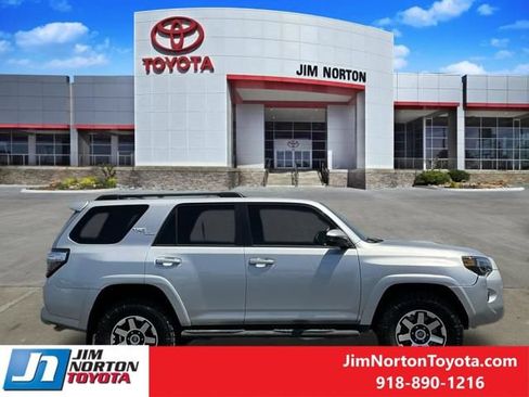 Used 2019 Toyota 4Runner TRD Off-Road AWD/4WD image 2