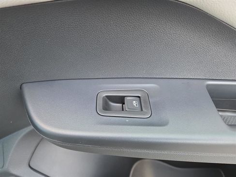 Used 2025 Volkswagen Taos S image 32