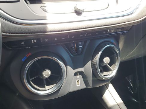 Used 2022 Chevrolet Blazer Premier FWD image 27