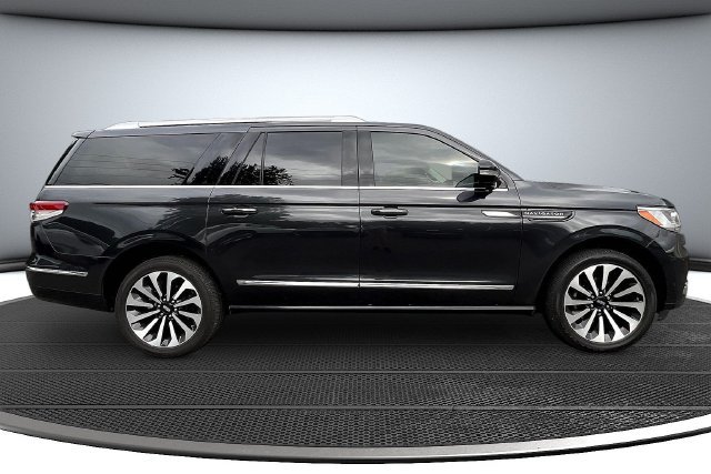 Used 2023 Lincoln Navigator L Reserve AWD/4WD image 4
