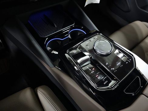 New 2026 BMW 550e xDrive image 31