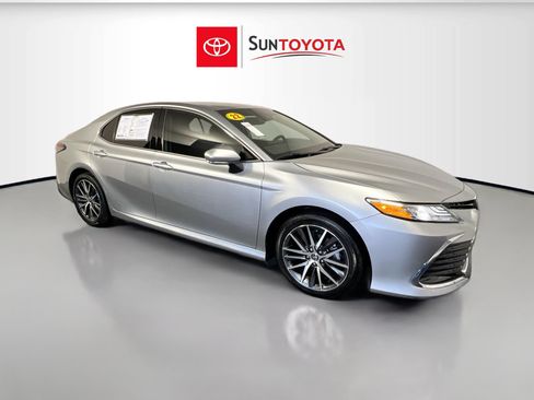 Used 2022 Toyota Camry XLE image 1