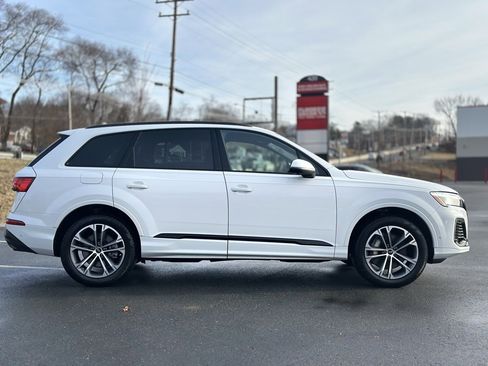 Used 2025 Audi Q7 2.0T Premium w/ Convenience Plus Package image 8
