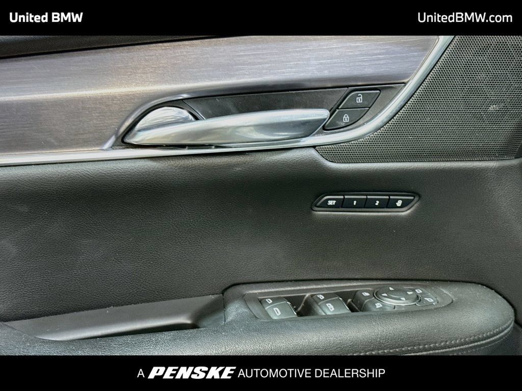 Used 2019 Cadillac XT5 Luxury w/ LPO, Black Ice Package FWD image 10