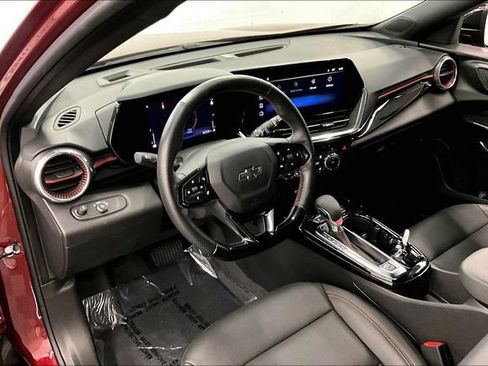 Used 2024 Chevrolet Trax RS w/ Sunroof Package image 16