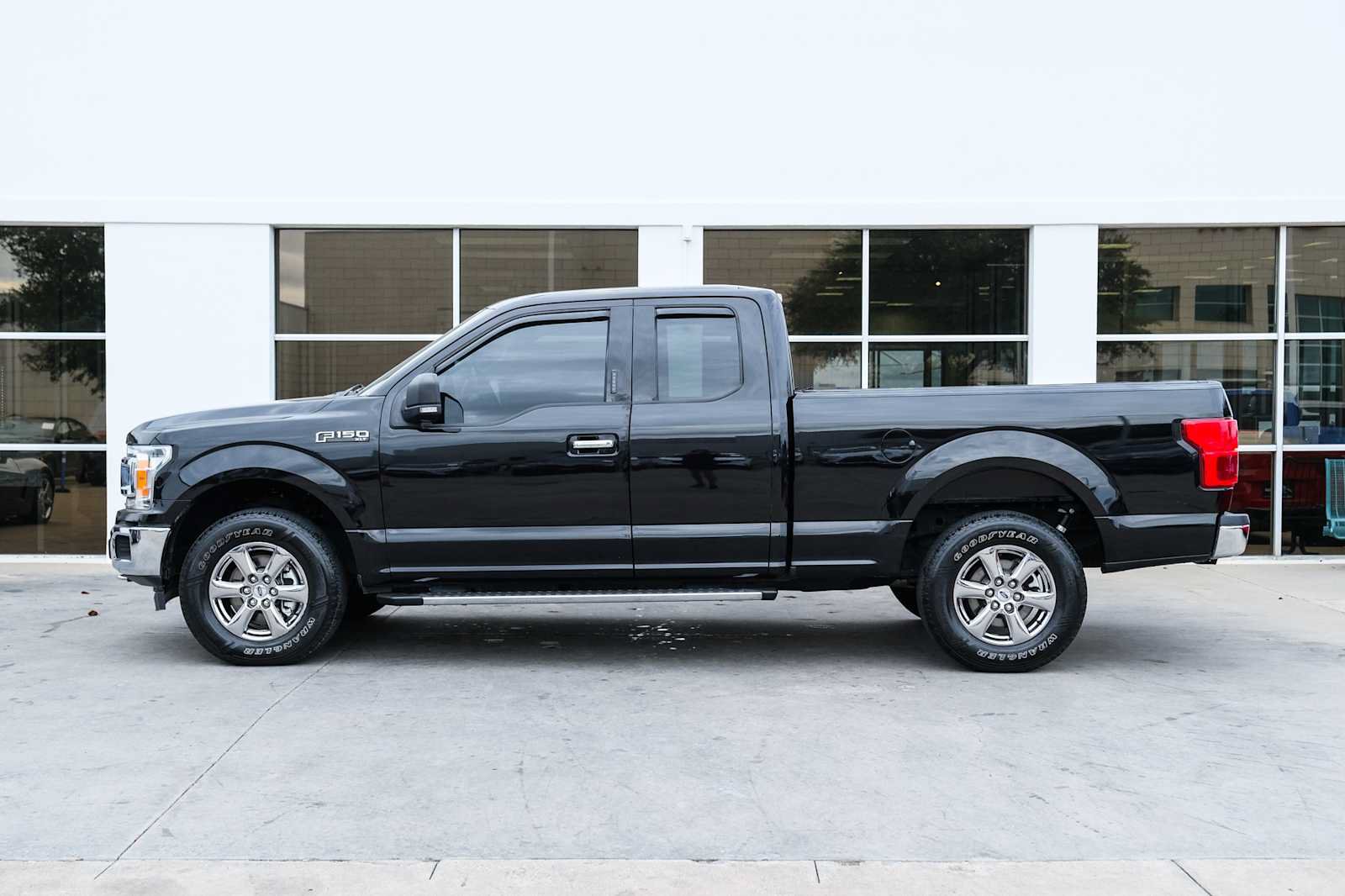 Used 2020 Ford F150 XLT w/ Equipment Group 302A Luxury AWD/4WD image 19