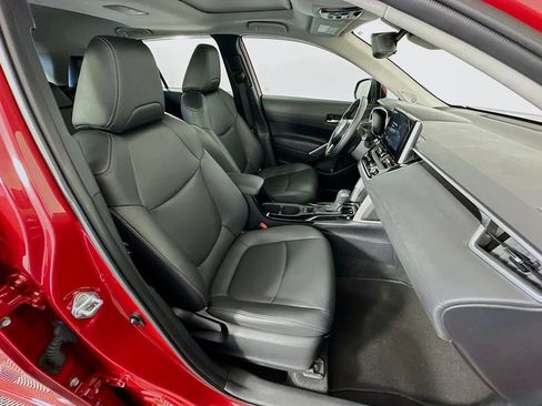 Certified 2024 Toyota Corolla Cross XLE w/ Convenience Package FWD image 28