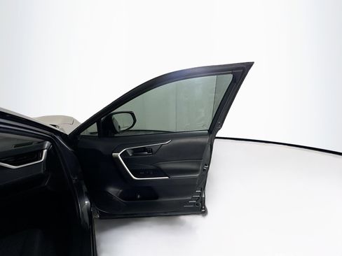 Used 2021 Toyota RAV4 LE FWD image 31