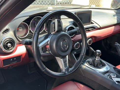 Used 2020 MAZDA MX-5 Miata RF Grand Touring RWD image 9