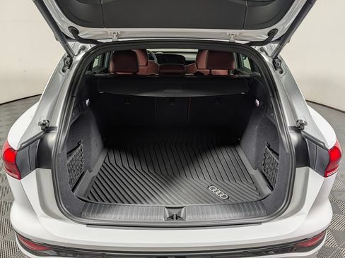 Used 2025 Audi SQ6 e-tron Prestige AWD/4WD image 6