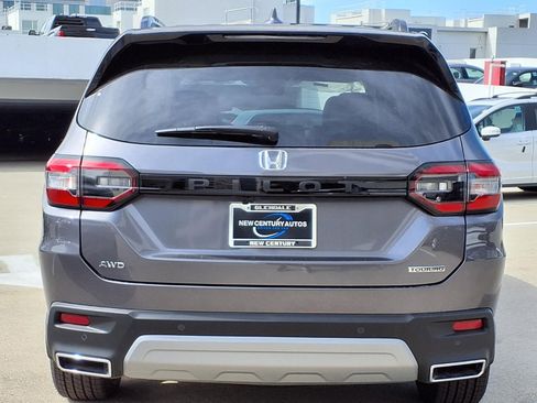 New 2025 Honda Pilot Touring image 5